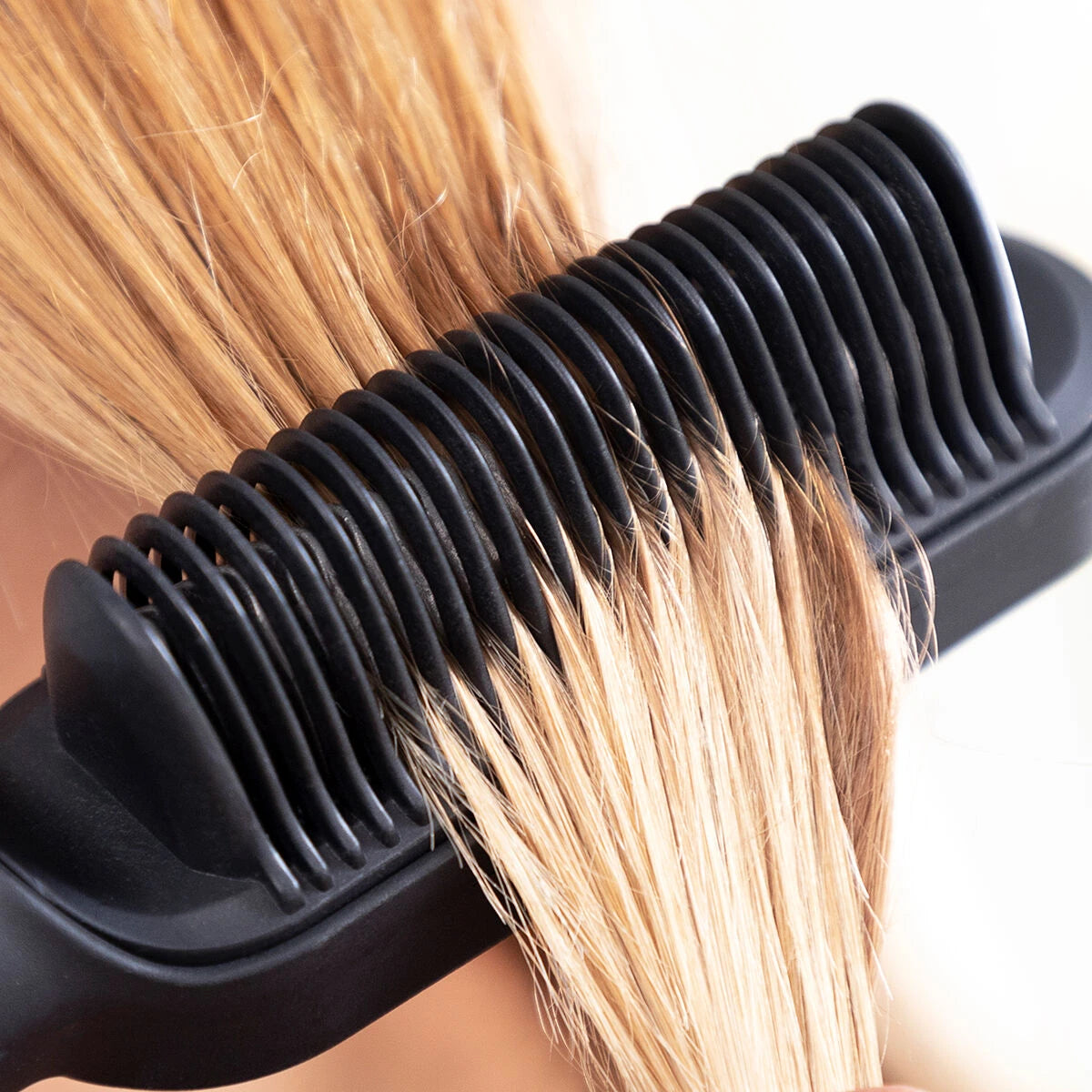 Ceramic Straightening Brush Cestrus InnovaGoods product packaging